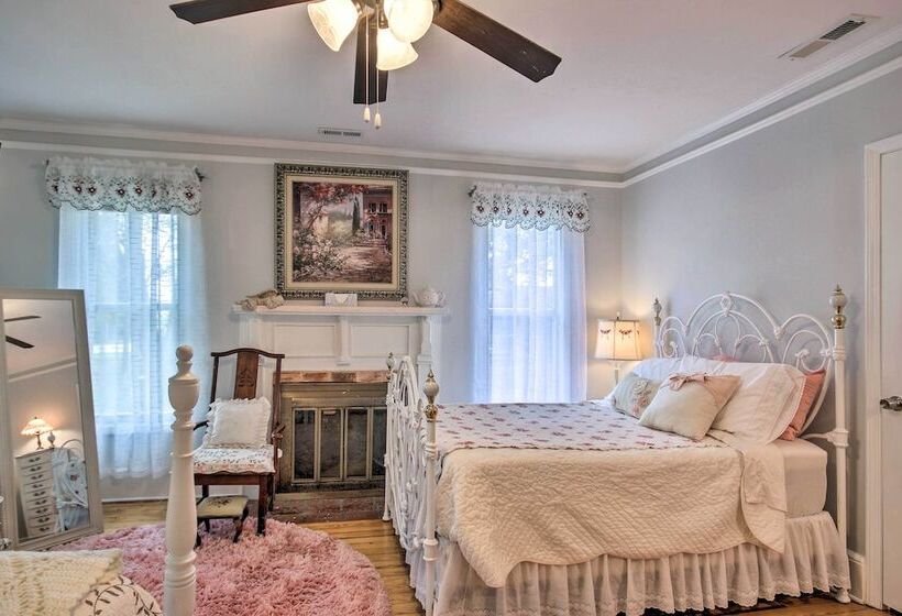 Traditional Southern House With Front Porch!