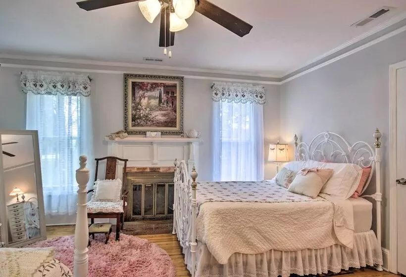 Traditional Southern House With Front Porch!