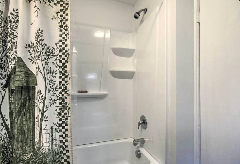 Traditional Southern House With Front Porch!