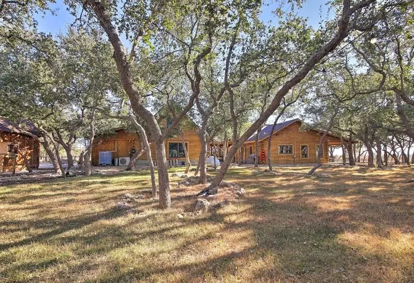 Twin Acres Scenic Ranch In Texas Hill Country