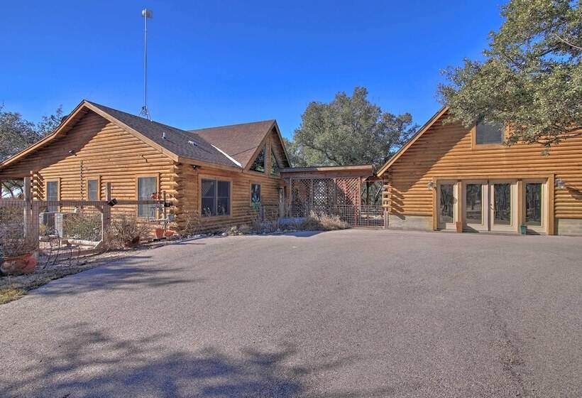 Twin Acres Scenic Ranch In Texas Hill Country