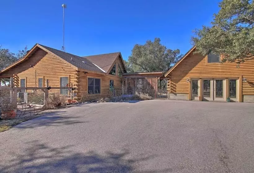 Twin Acres Scenic Ranch In Texas Hill Country