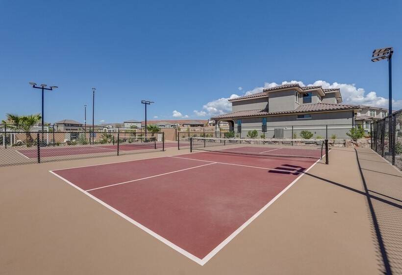 Patio, Game Room & Pool Access: Washington Gem
