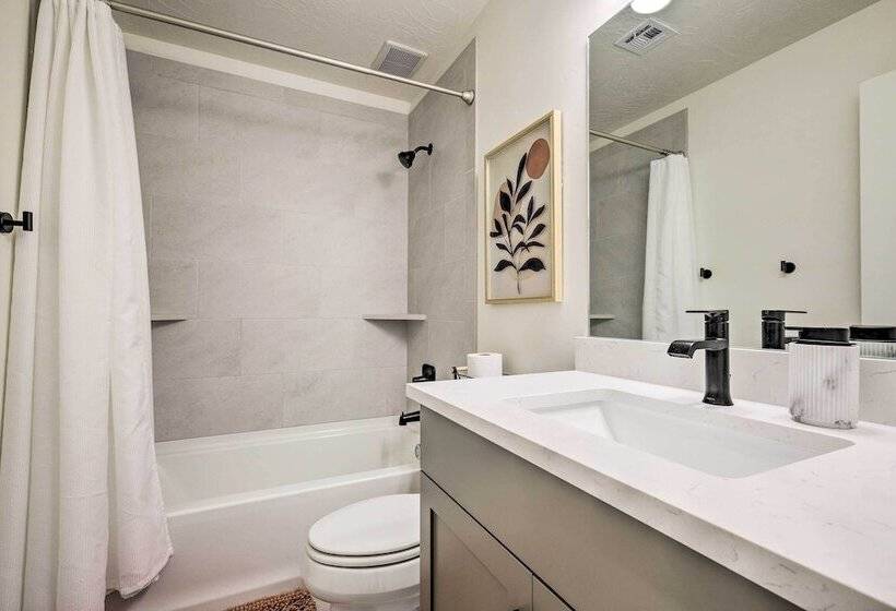 Patio, Game Room & Pool Access: Washington Gem