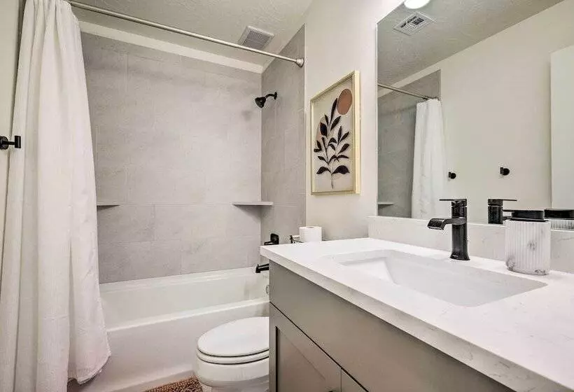Patio, Game Room & Pool Access: Washington Gem