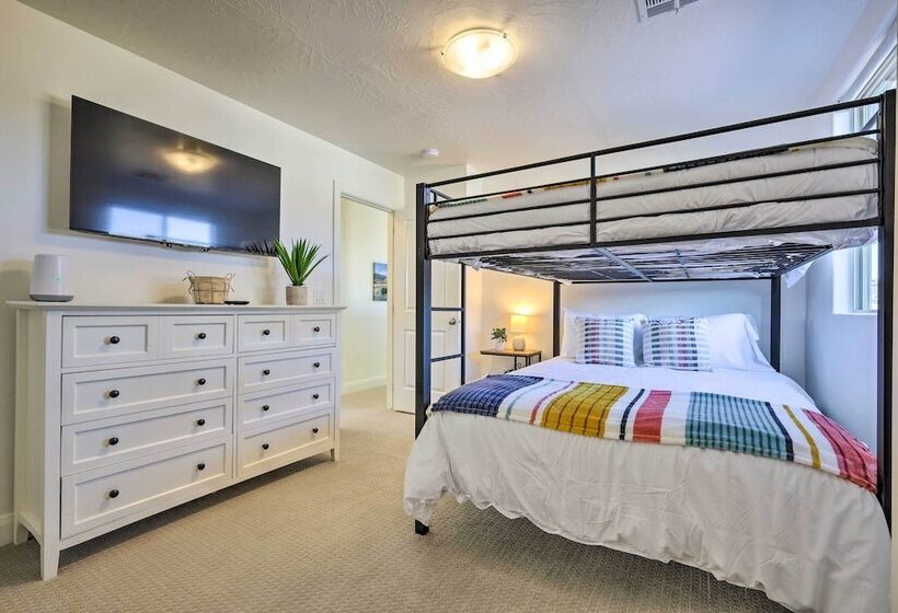 Patio, Game Room & Pool Access: Washington Gem