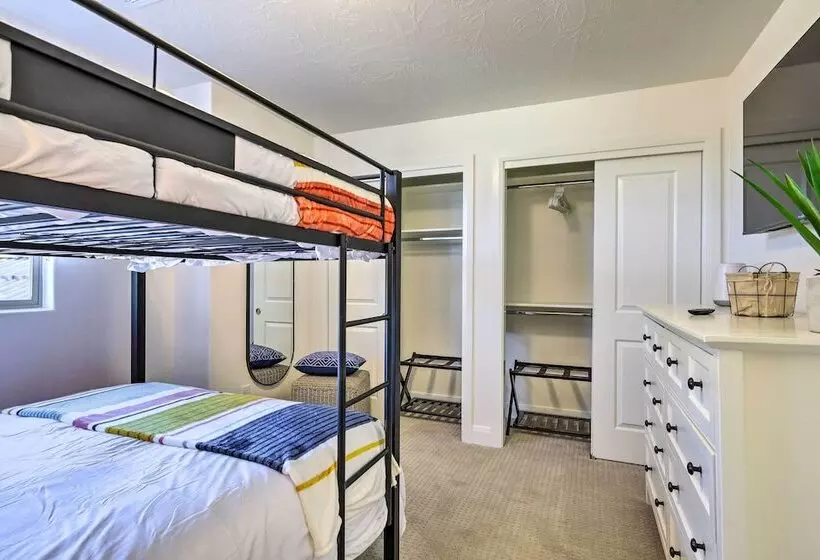 Patio, Game Room & Pool Access: Washington Gem