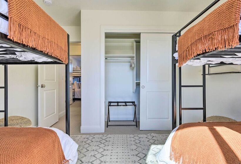 Patio, Game Room & Pool Access: Washington Gem