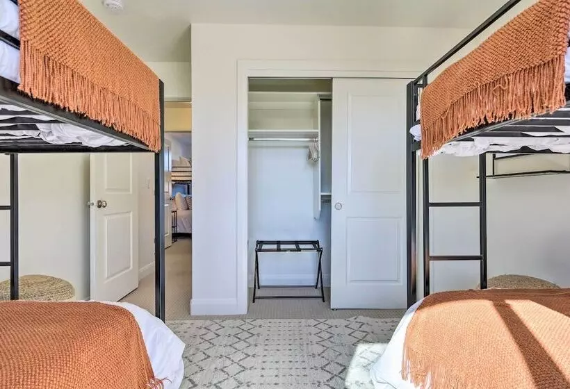 Patio, Game Room & Pool Access: Washington Gem