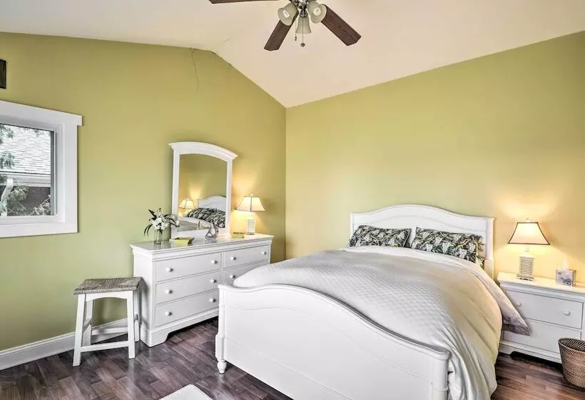 Waterfront Cottage On Sawmill Bay W/ Deck!