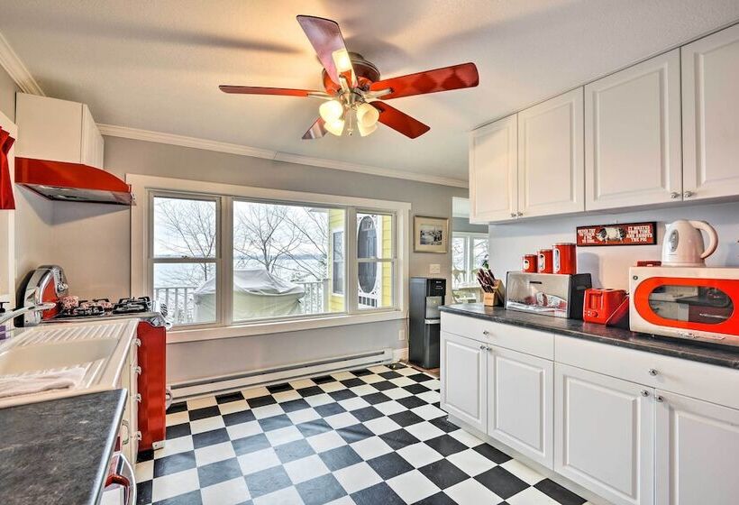 Waterfront Cottage On Sawmill Bay W/ Deck!