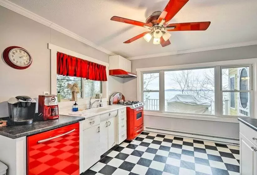 Waterfront Cottage On Sawmill Bay W/ Deck!