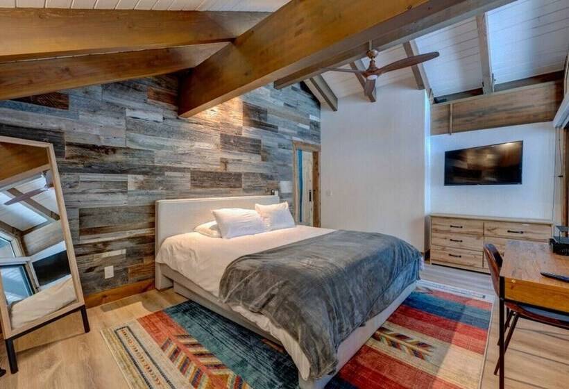 2br Cabin W Office And Outdoor Deck