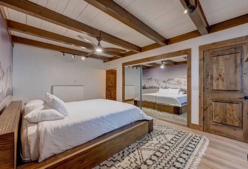 2br Cabin W Office And Outdoor Deck