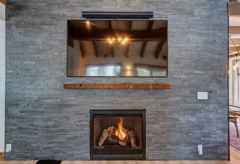 2br Cabin W Office And Outdoor Deck