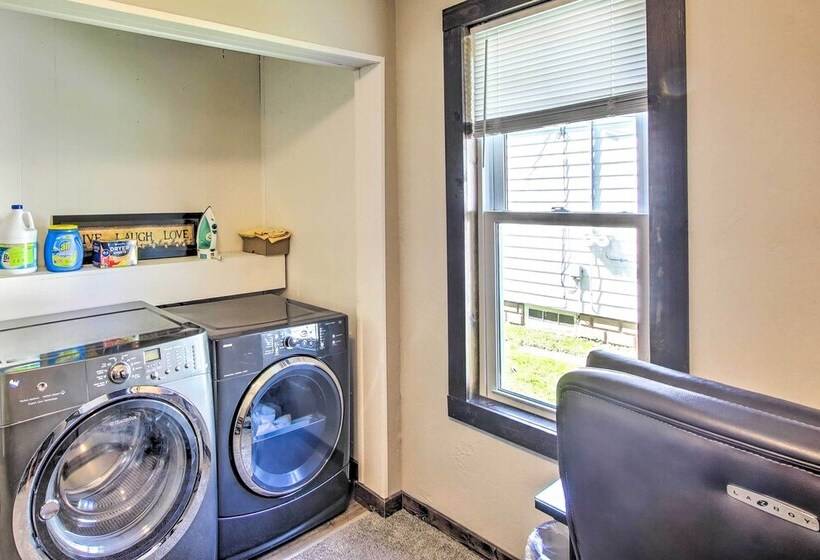 Appleton Abode Near Lake Winnebago & Downtown