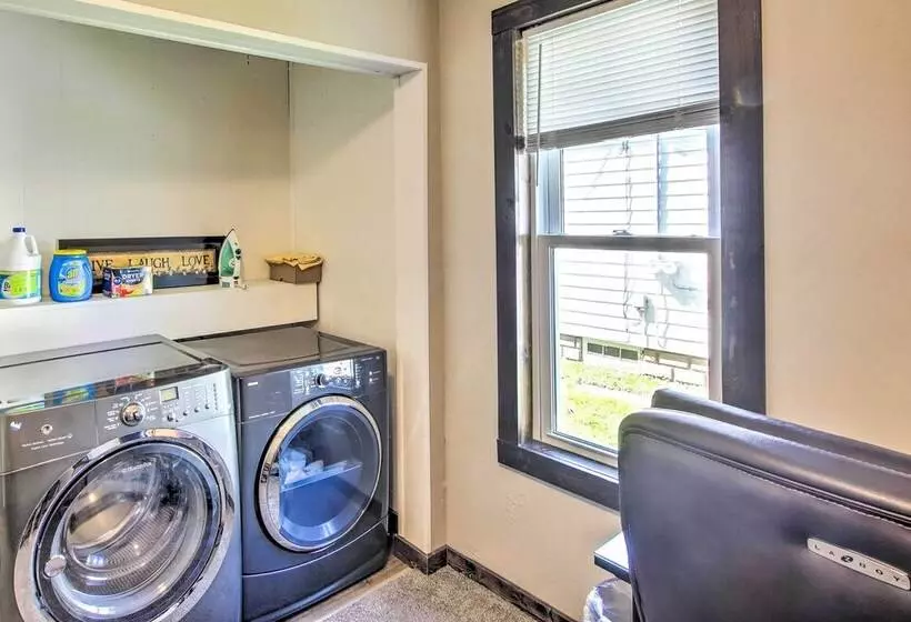 Appleton Abode Near Lake Winnebago & Downtown