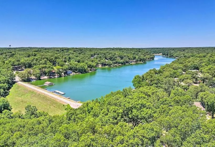 Beautiful Bella Vista Home W/ Private Deck!