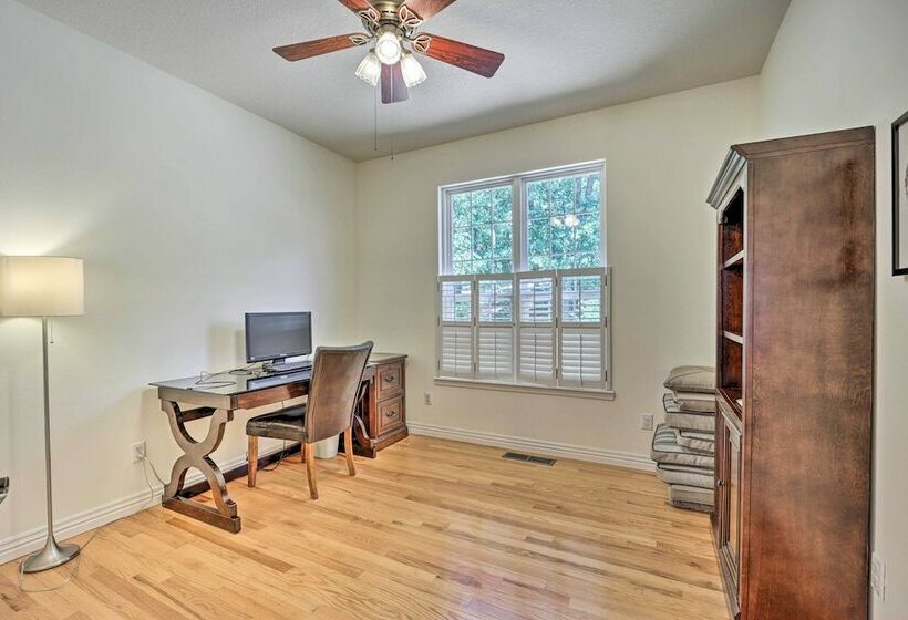 Beautiful Bella Vista Home W/ Private Deck!