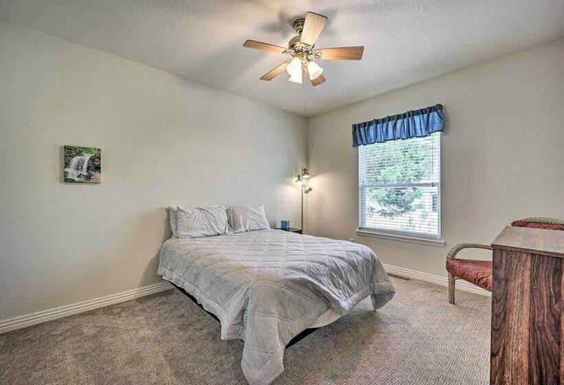 Beautiful Bella Vista Home W/ Private Deck!