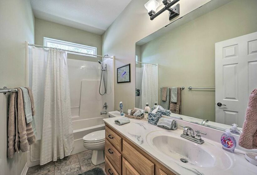 Beautiful Bella Vista Home W/ Private Deck!