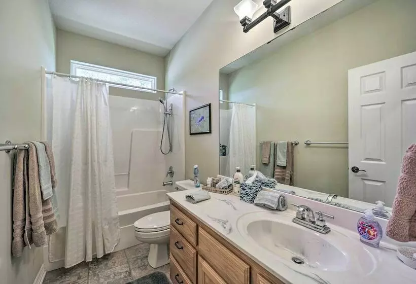 Beautiful Bella Vista Home W/ Private Deck!