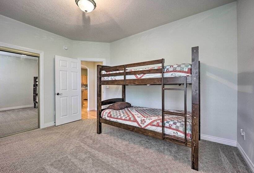 Beautiful Bella Vista Home W/ Private Deck!