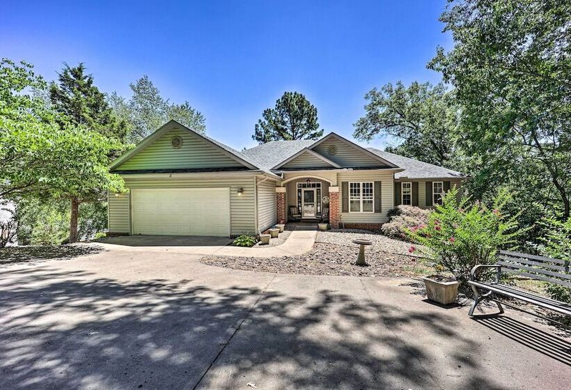 Beautiful Bella Vista Home W/ Private Deck!