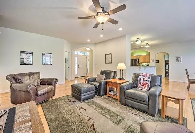 Beautiful Bella Vista Home W/ Private Deck!