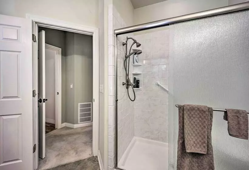 Beautiful Bella Vista Home W/ Private Deck!