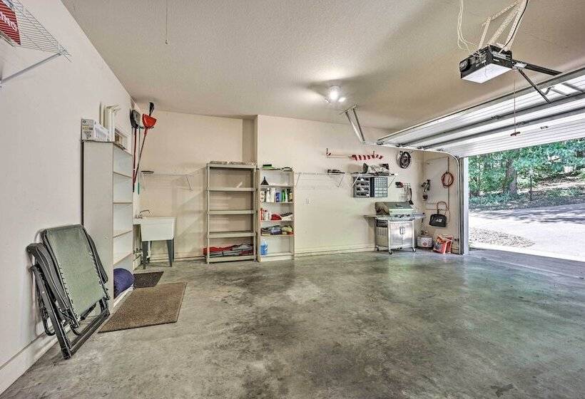 Beautiful Bella Vista Home W/ Private Deck!