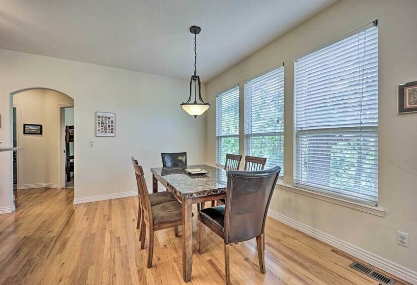 Beautiful Bella Vista Home W/ Private Deck!