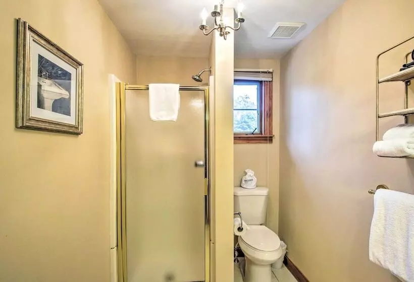 Beautiful Carriage House In Downtown Jackson!