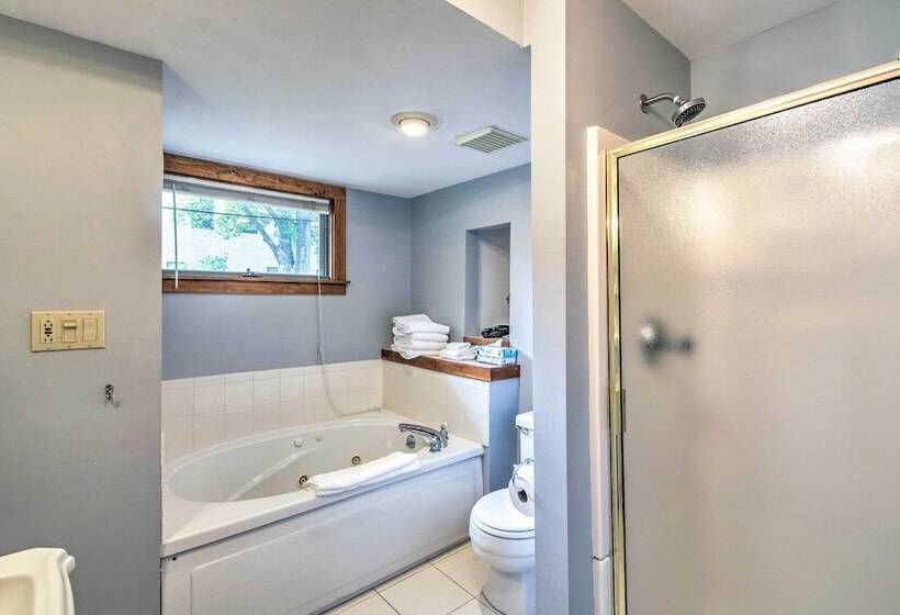 Beautiful Carriage House In Downtown Jackson!