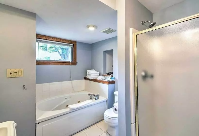 Beautiful Carriage House In Downtown Jackson!