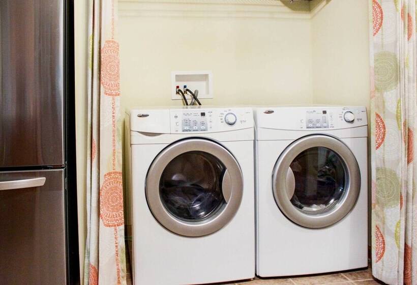 Walk To Beach: Beautiful Lake Naomi Retreat!