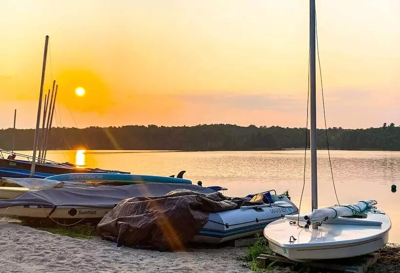 Walk To Beach: Beautiful Lake Naomi Retreat!