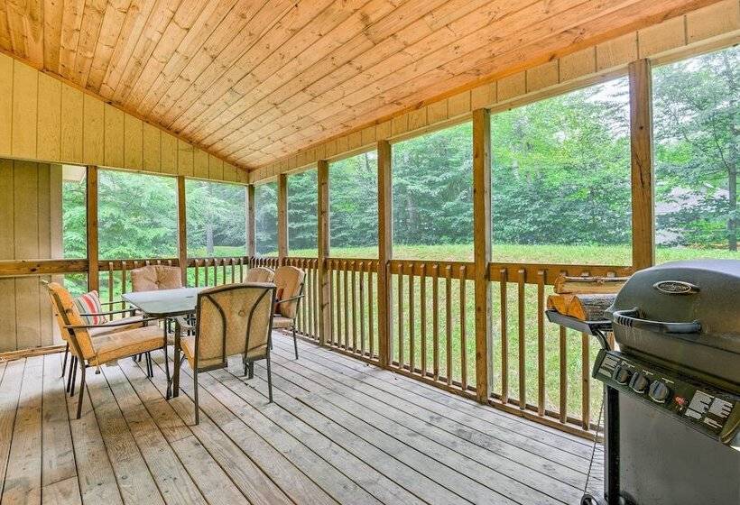 Walk To Beach: Beautiful Lake Naomi Retreat!