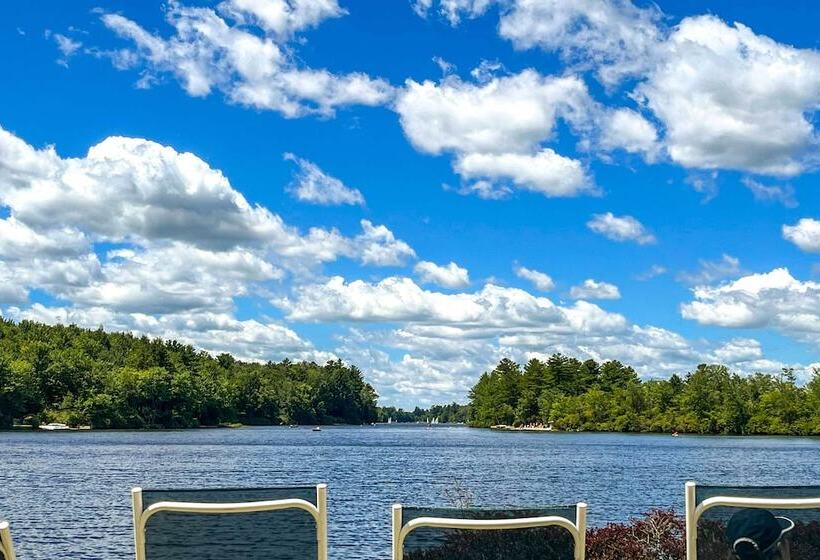 Walk To Beach: Beautiful Lake Naomi Retreat!