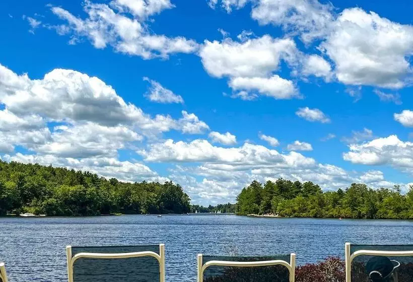 Walk To Beach: Beautiful Lake Naomi Retreat!