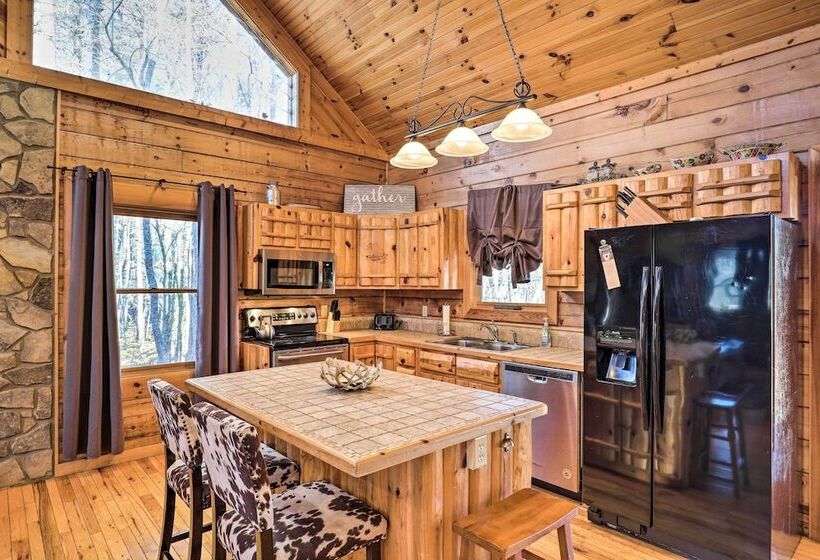 Bryson City Cabin W/ Private Hot Tub & Game Room