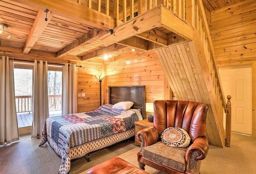 Bryson City Cabin W/ Private Hot Tub & Game Room