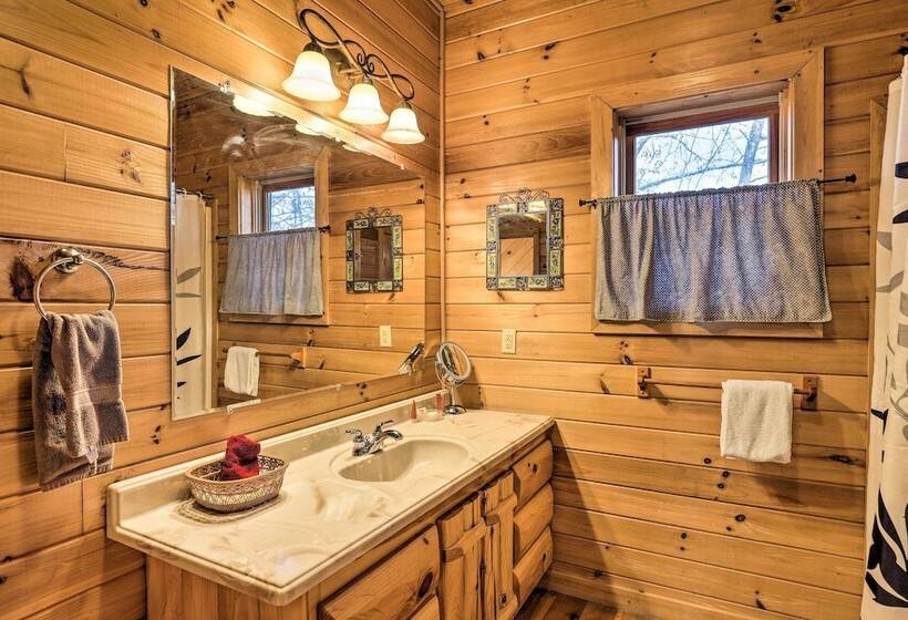 Bryson City Cabin W/ Private Hot Tub & Game Room