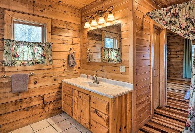 Bryson City Cabin W/ Private Hot Tub & Game Room