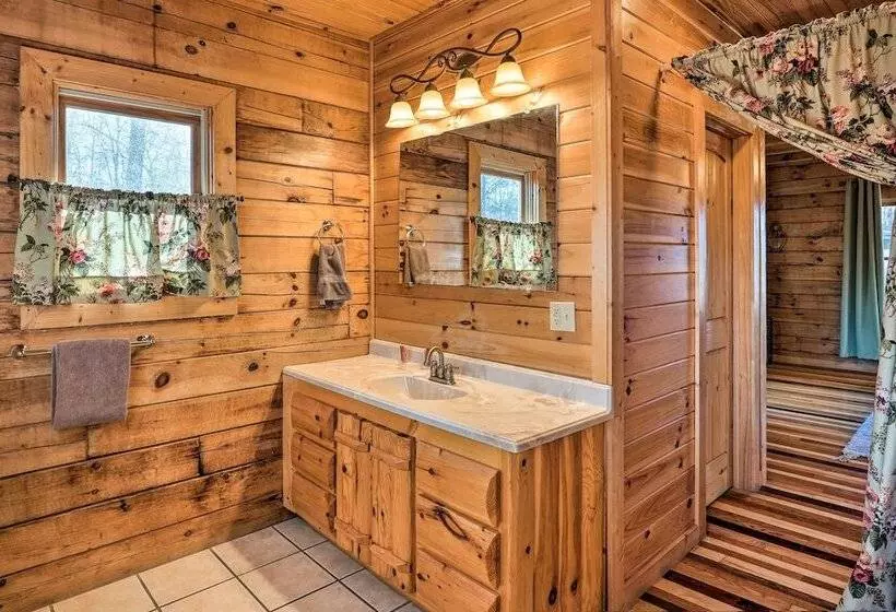 Bryson City Cabin W/ Private Hot Tub & Game Room