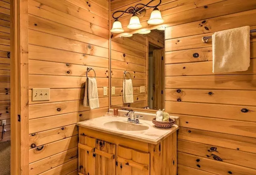 Bryson City Cabin W/ Private Hot Tub & Game Room