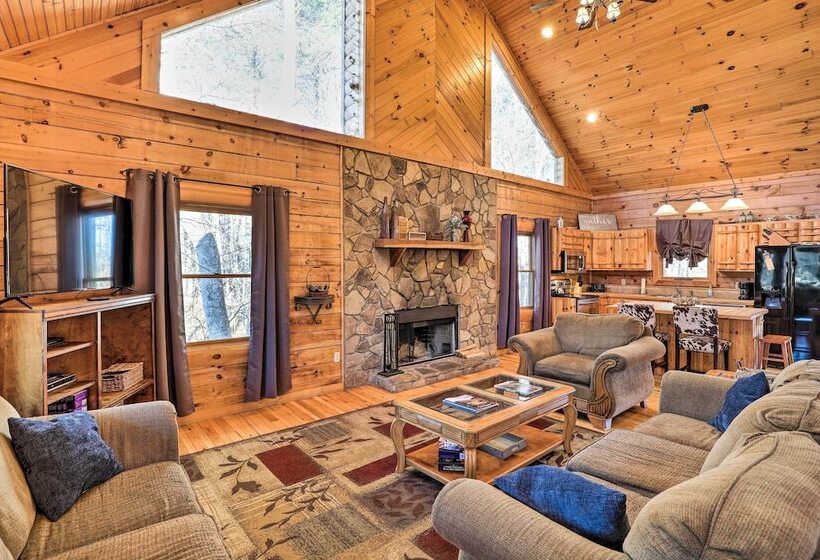 Bryson City Cabin W/ Private Hot Tub & Game Room