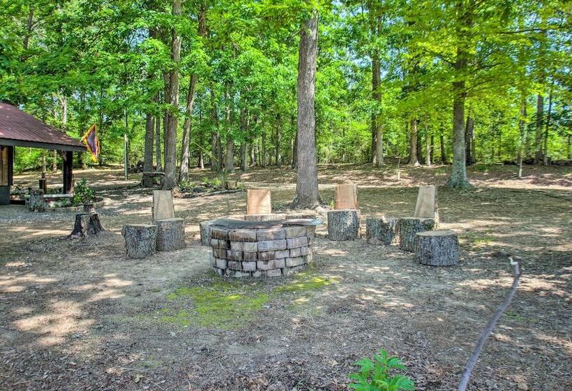 Charming Lakefront Cabin: Fish, Hike & More!