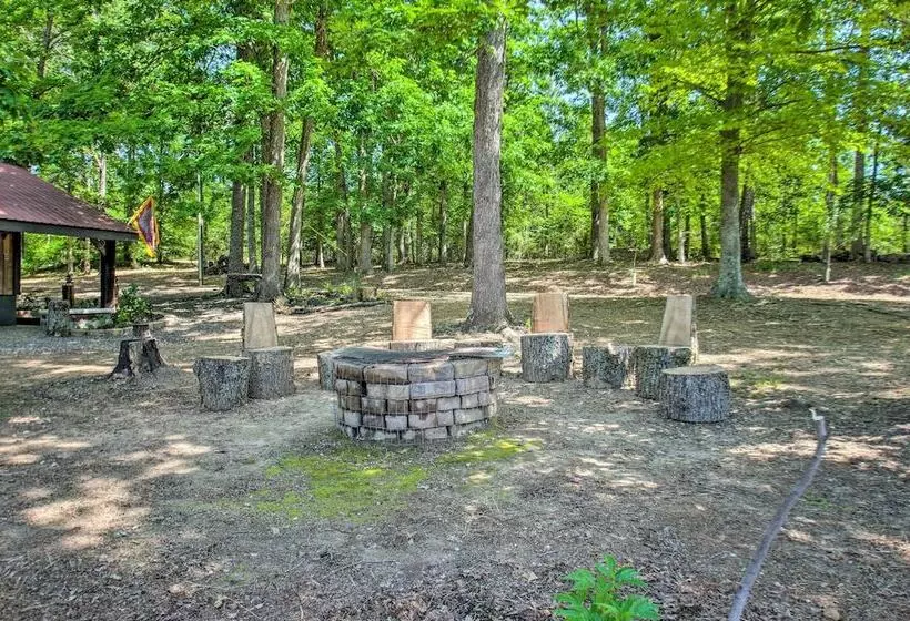 Charming Lakefront Cabin: Fish, Hike & More!