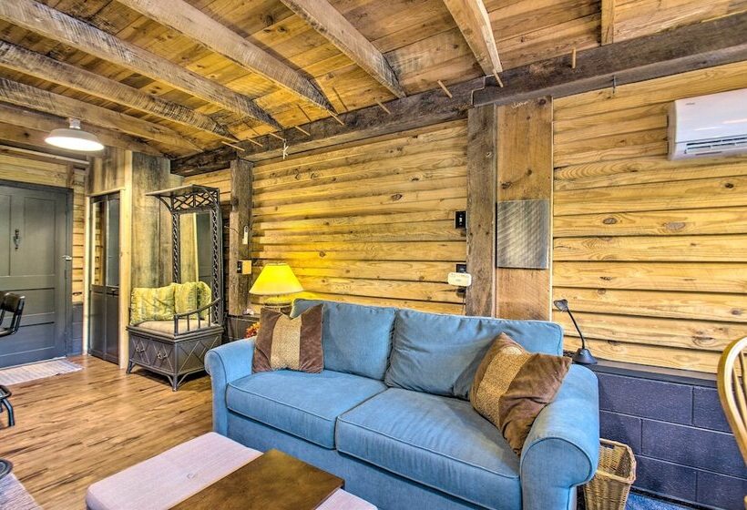 Charming Lakefront Cabin: Fish, Hike & More!